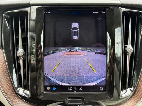Used 2022 Volvo XC60 B5 Momentum w/ Protection Package Premier FWD image 19