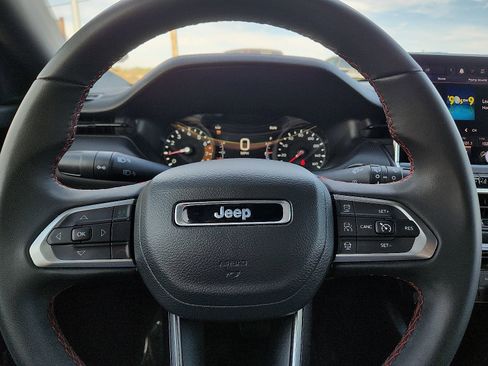 Used 2025 Jeep Compass Trailhawk w/ Trailer Tow Group AWD/4WD image 19