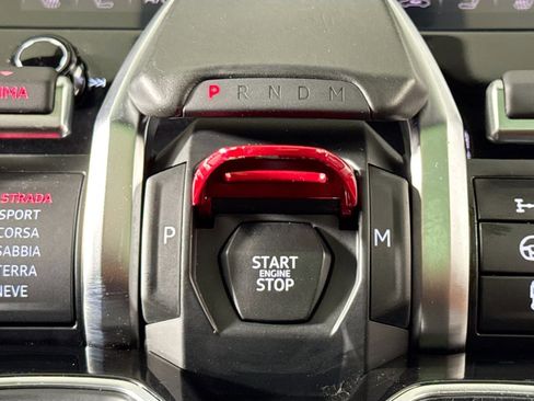 Used 2020 Lamborghini Urus image 17