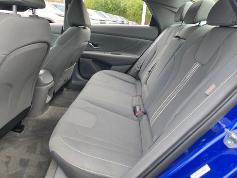 Used 2025 Hyundai Elantra SEL image 14