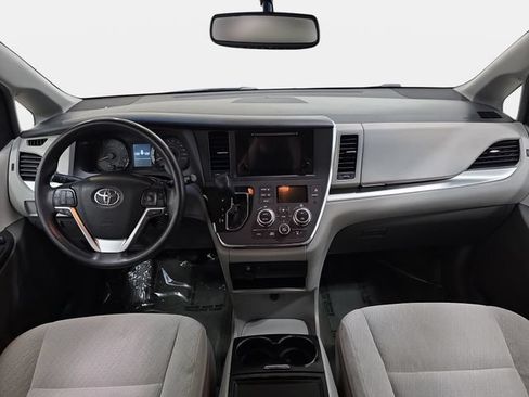 Used 2016 Toyota Sienna LE w/ Protection Package FWD image 10