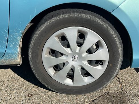 Used 2013 Toyota Prius C One FWD image 18