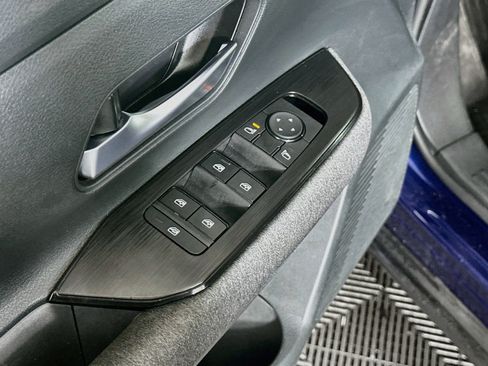 Used 2025 Nissan Kicks SV FWD image 15