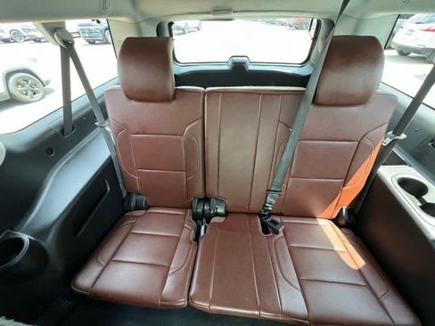 Used 2019 Chevrolet Suburban Premier w/ Premier Plus Edition AWD/4WD image 26