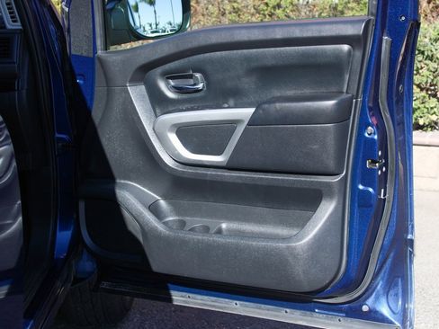 Used 2022 Nissan Titan SV image 39