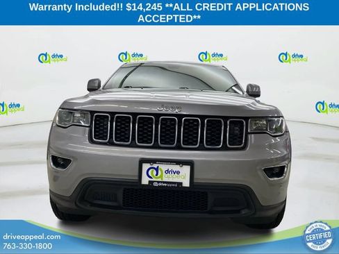 Used 2019 Jeep Grand Cherokee Laredo w/ 18" Wheel & 8.4" Radio Group AWD/4WD image 2