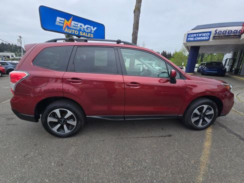 Used 2017 Subaru Forester 2.5i Premium AWD/4WD image 8
