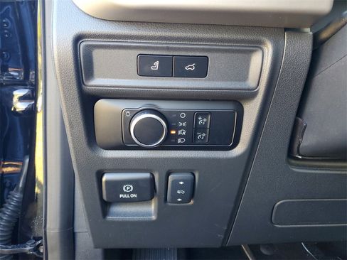 Used 2024 Ford Expedition Max XLT image 17