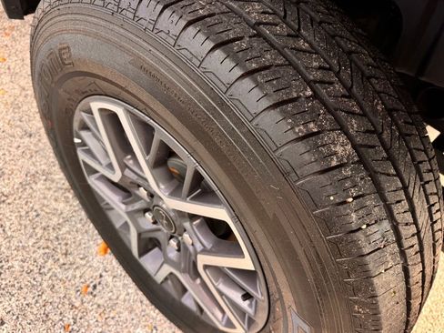 Used 2025 Jeep Wrangler Sahara image 14