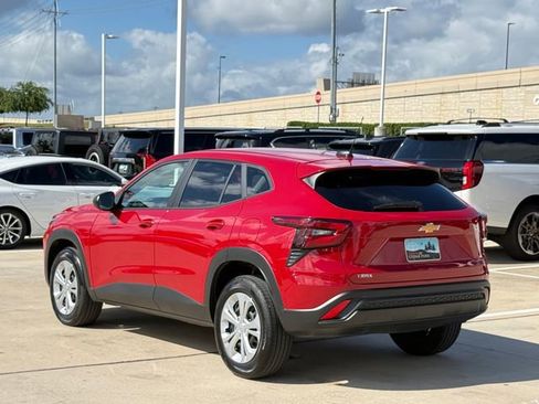 Used 2026 Chevrolet Trax LS FWD image 4