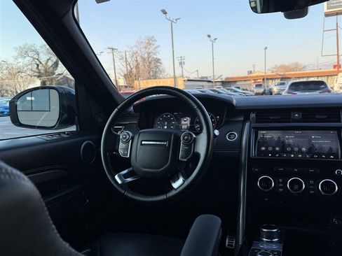 Used 2018 Land Rover Discovery HSE image 24