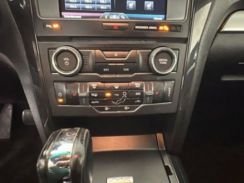 Used 2016 Ford Explorer XLT w/ Equipment Group 202A AWD/4WD image 22