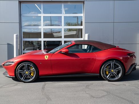 Used 2024 Ferrari Roma Spider image 3