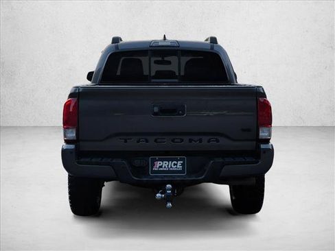 Used 2016 Toyota Tacoma TRD Off-Road w/ Premium & Technology Package AWD/4WD image 6