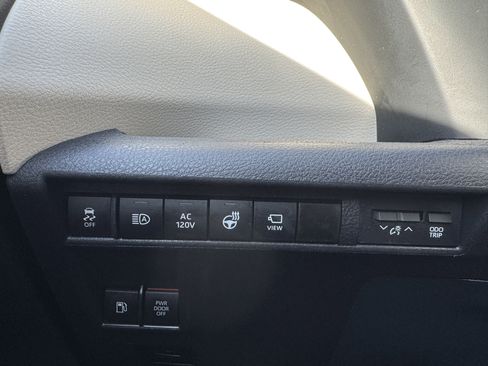 Certified 2023 Toyota Sienna Platinum image 36