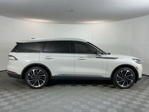 Used 2025 Lincoln Aviator Reserve w/ Equipment Group 201A image 4