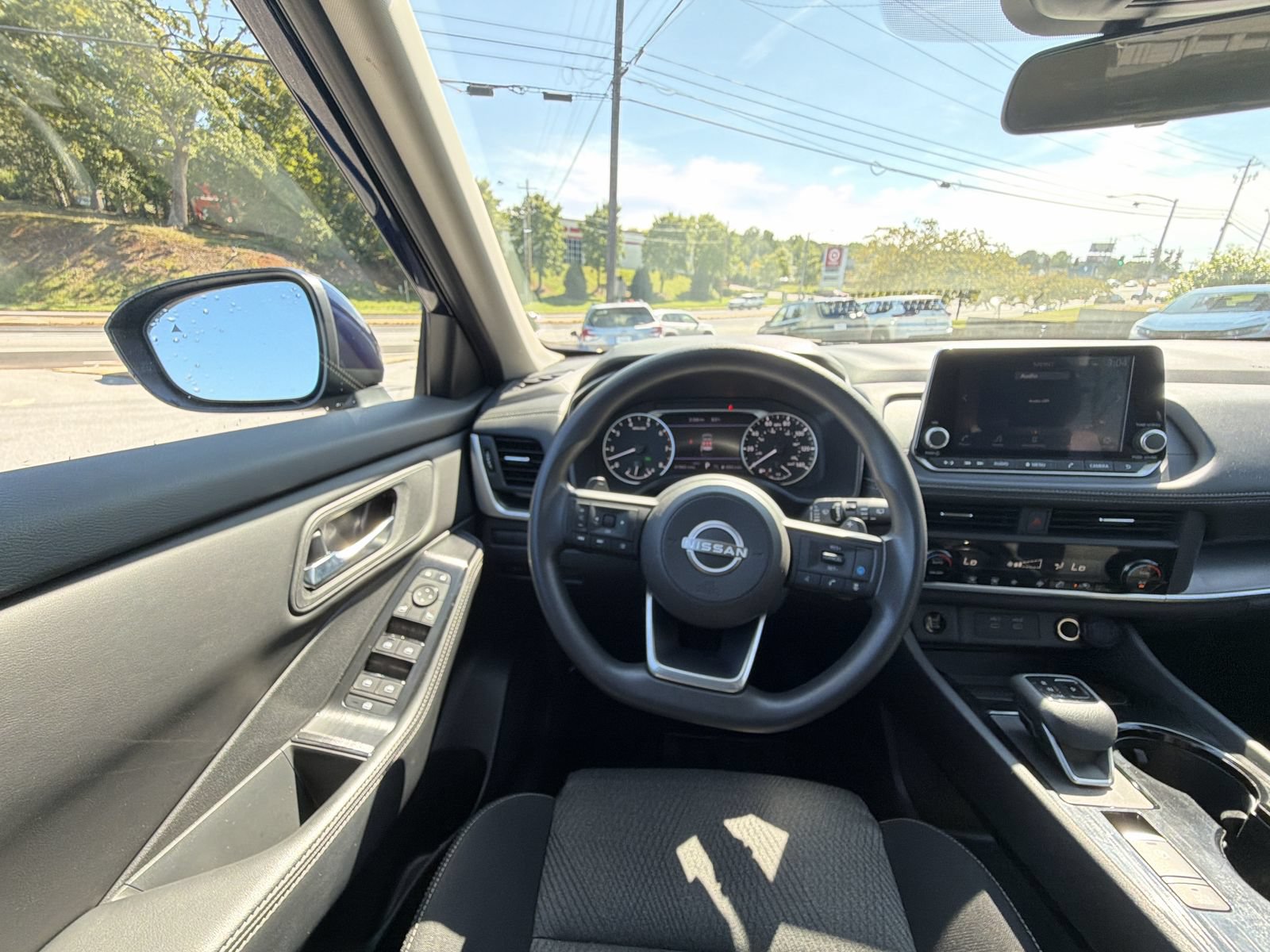 Used 2024 Nissan Rogue SV AWD/4WD image 18