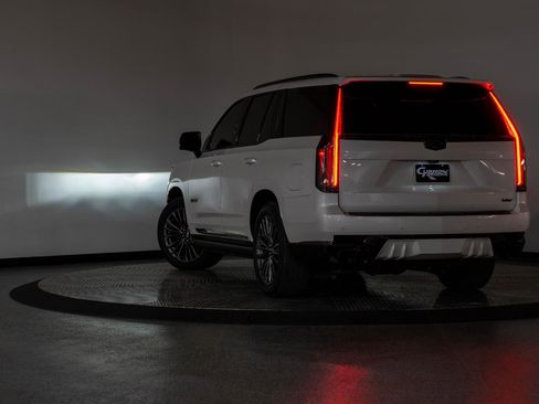 Used 2023 Cadillac Escalade V image 25