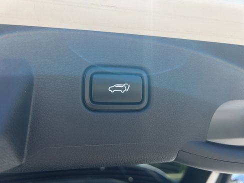Used 2025 Kia Sportage EX w/ Premium Package FWD image 32