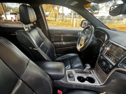 Used 2017 Jeep Grand Cherokee Overland image 47