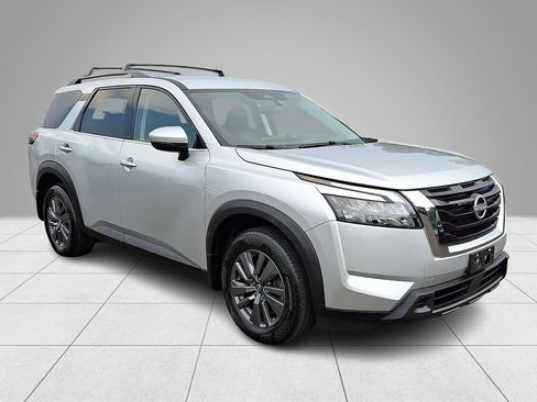 Used 2024 Nissan Pathfinder SV AWD/4WD image 4