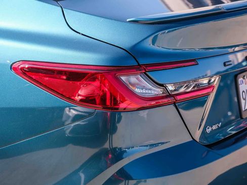 Used 2025 Toyota Camry SE FWD image 7