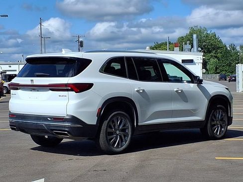 Used 2025 Buick Enclave Preferred FWD image 2