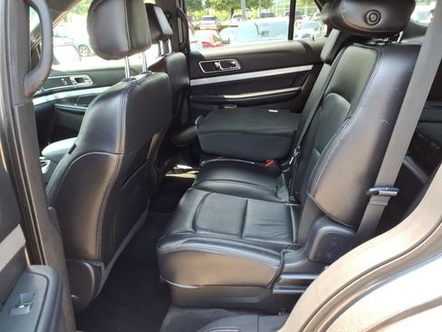 Used 2017 Ford Explorer XLT w/ Equipment Group 202A FWD image 11