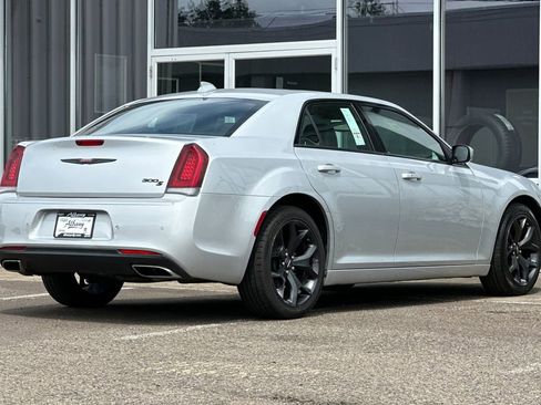 Used 2023 Chrysler 300 S image 4