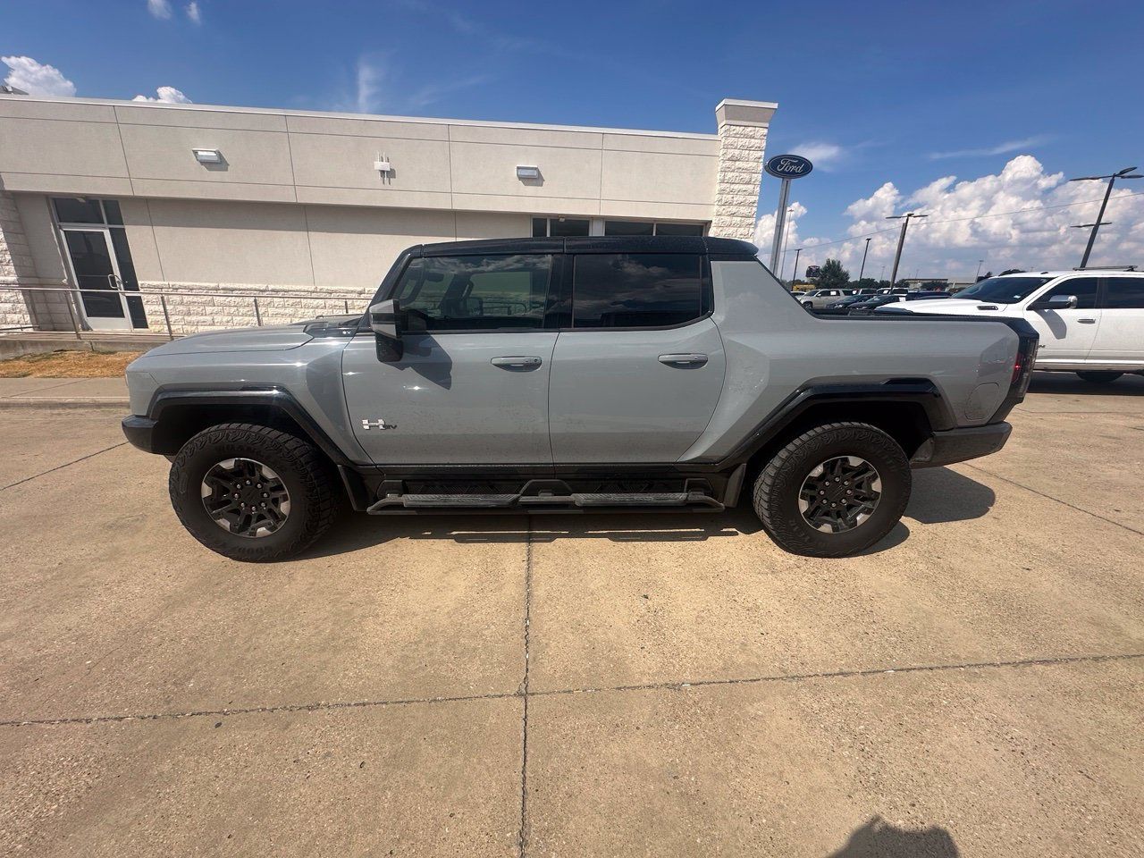 Used 2024 GMC Hummer EV 2X w/ Extreme Off-Road Package AWD/4WD image 13