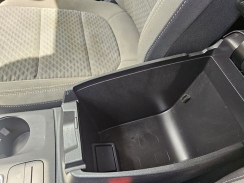 Used 2021 Ford Escape SE image 40