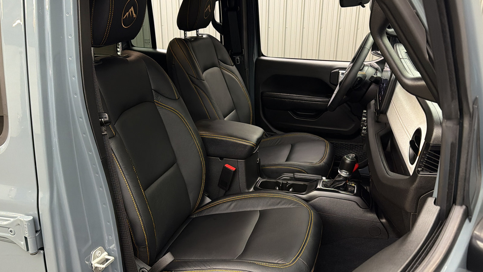 Used 2024 Jeep Wrangler Unlimited AWD/4WD image 35