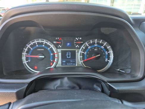 Used 2017 Toyota 4Runner SR5 AWD/4WD image 10