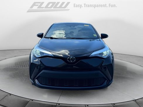 Used 2022 Toyota C-HR XLE FWD image 2
