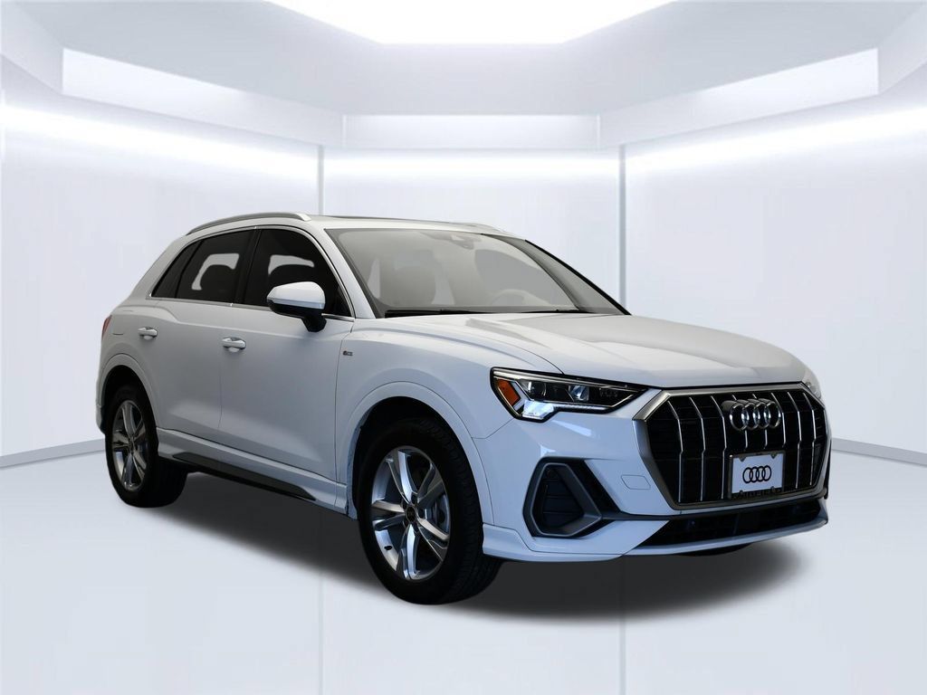 Certified 2023 Audi Q3 2.0T Premium w/ 19" Wheel Package AWD/4WD image 8