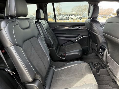 Used 2022 Jeep Grand Cherokee L Laredo image 23