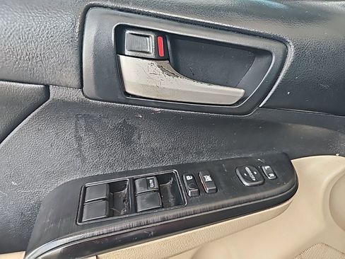 Used 2014 Toyota Camry LE image 5