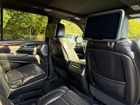 Used 2021 Cadillac Escalade ESV Sport Platinum w/ Heavy-Duty Trailer Package image 41