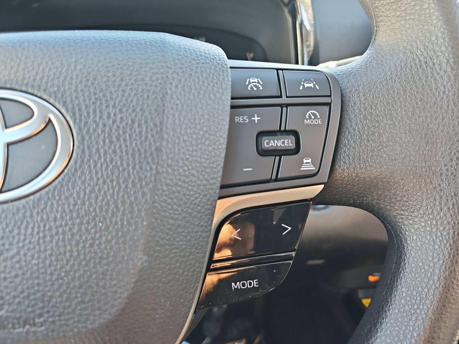 Used 2025 Toyota Camry LE FWD image 25