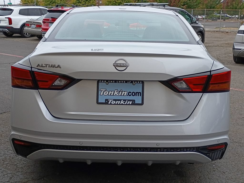 Used 2025 Nissan Altima 2.5 SV FWD image 7