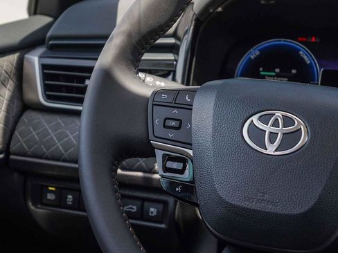 Used 2026 Toyota Camry XLE w/ Premium Package FWD image 17