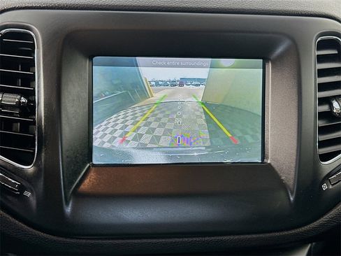 Used 2020 Jeep Compass Latitude image 14