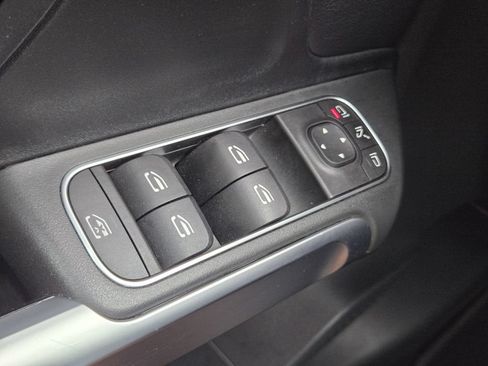 Used 2023 Mercedes-Benz GLB 250 image 26