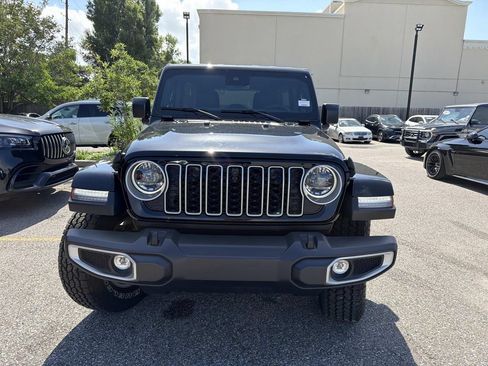 Used 2025 Jeep Wrangler Unlimited Sahara w/ Safety Group AWD/4WD image 2