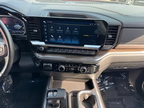Used 2023 Chevrolet Silverado 1500 RST AWD/4WD image 2