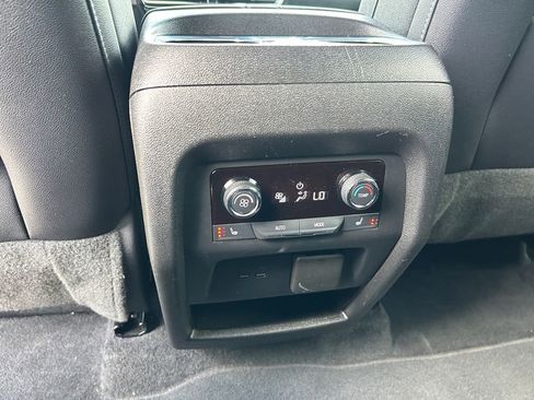 Used 2024 Chevrolet Traverse RS AWD/4WD image 34