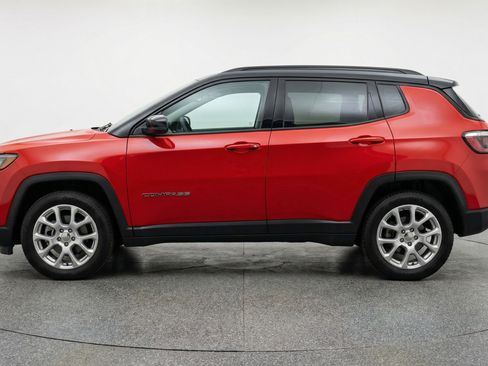 Used 2025 Jeep Compass Limited image 5