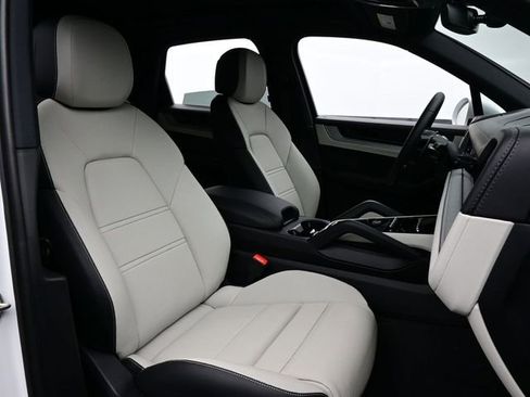 New 2025 Porsche Cayenne E-Hybrid image 18