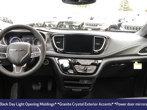New 2026 Chrysler Pacifica Select image 10