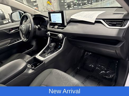 Used 2025 Toyota RAV4 XLE AWD/4WD image 15